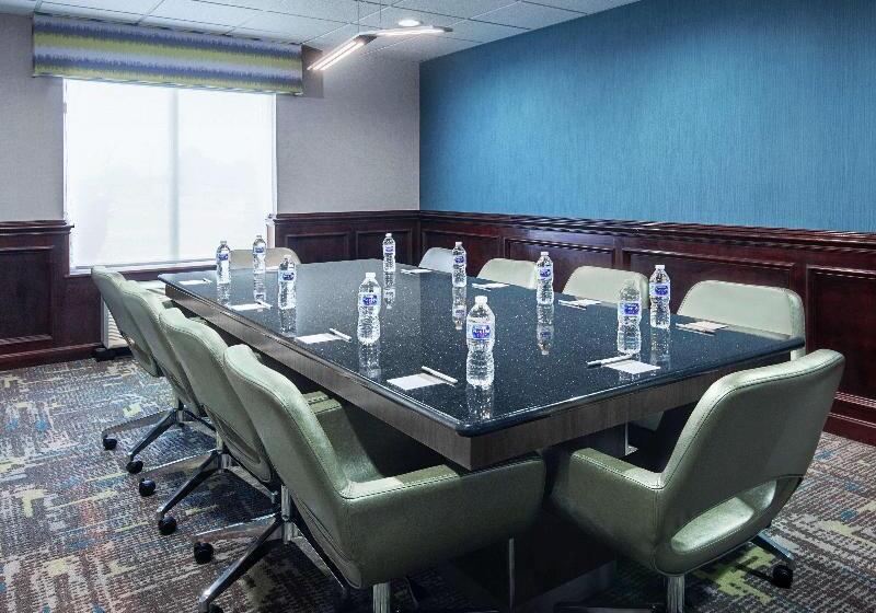 בית מלון כפרי Hampton Inn & Suites Lubbock Southwest