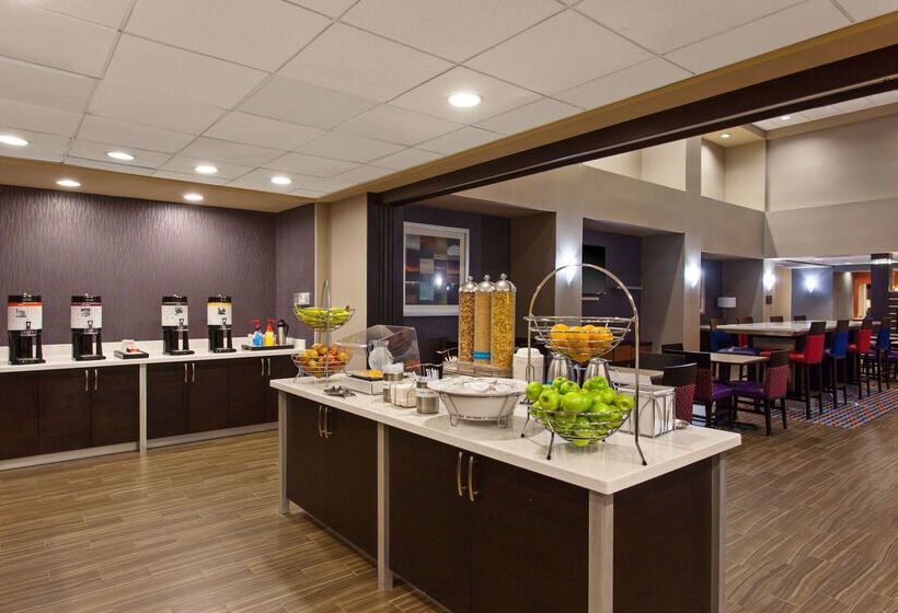 هتل Hampton Inn & Suites Merced