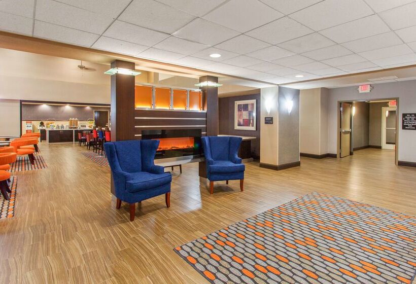 هتل Hampton Inn & Suites Merced