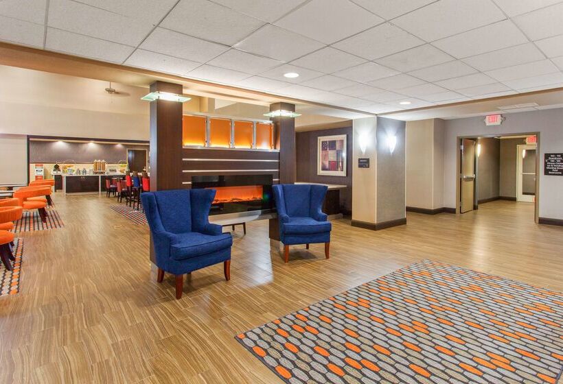 هتل Hampton Inn And Suites Merced