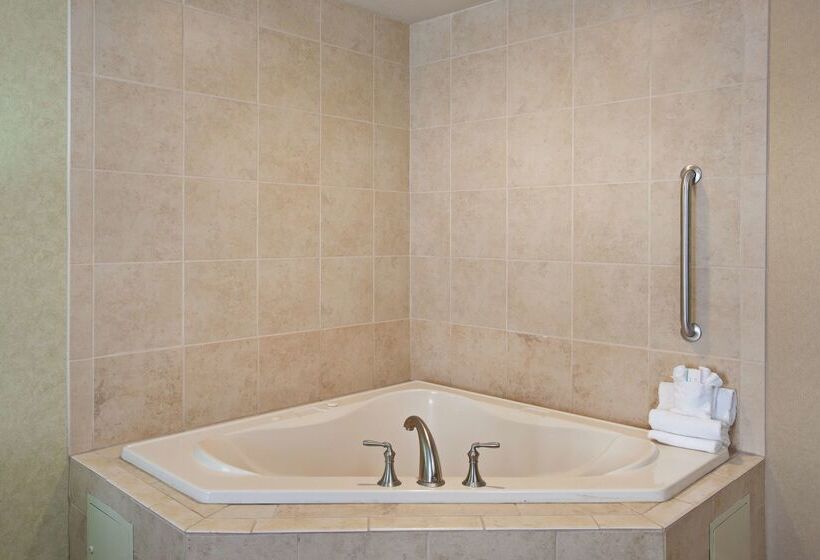 هتل Hampton Inn & Suites Merced