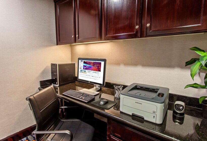 هتل Hampton Inn & Suites Merced