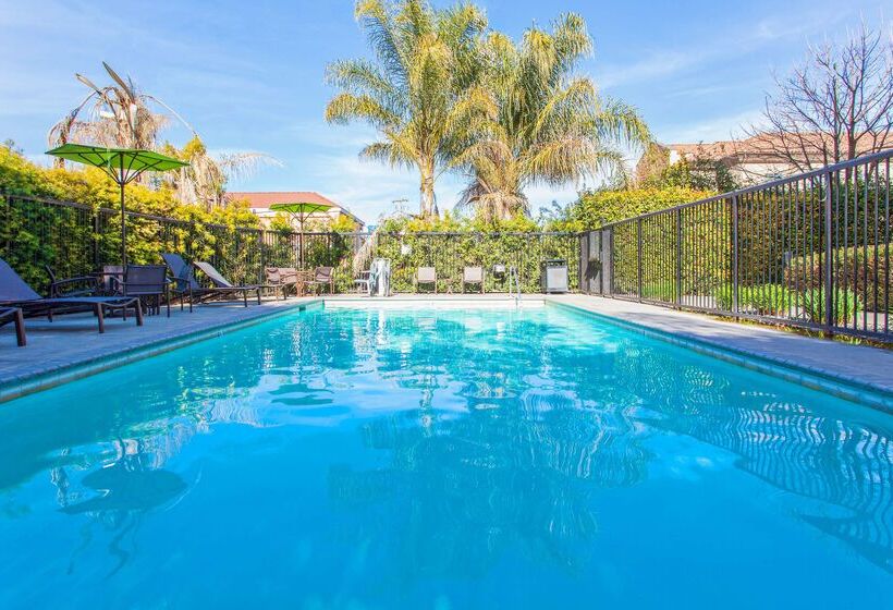 هتل Hampton Inn & Suites Merced