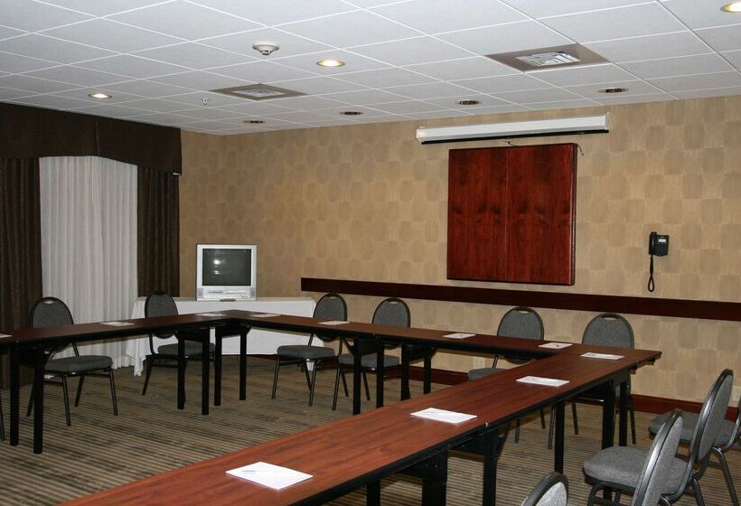 هتل Hampton Inn & Suites Norfolk Airport
