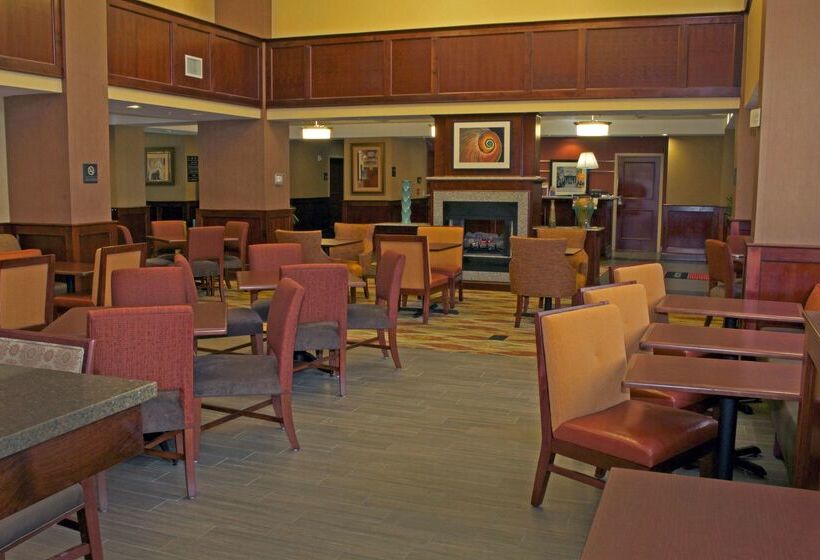 هتل Hampton Inn & Suites Norfolk Airport