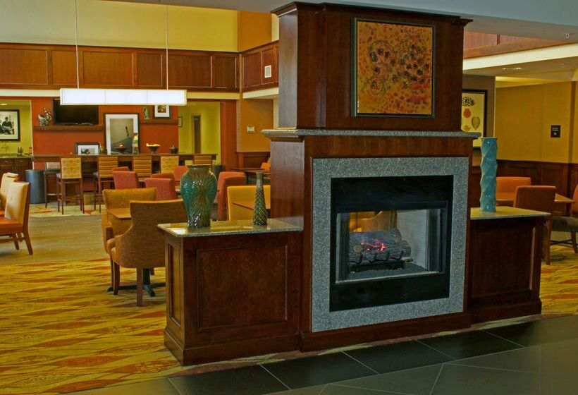 Отель Hampton Inn And Suites Norfolk Airport