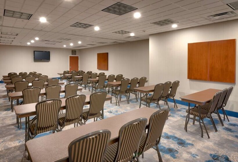 هتل Hampton Inn & Suites Pocatello