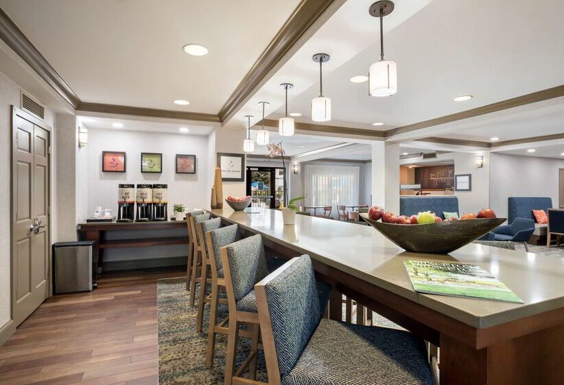 هتل Hampton Inn Princeton