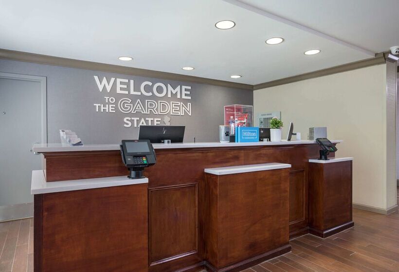 هتل Hampton Inn Princeton