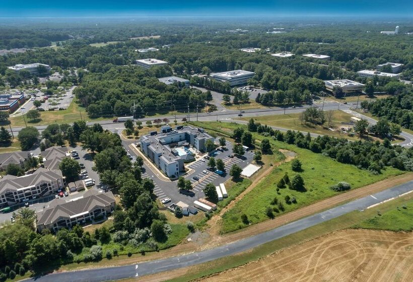 هتل Hampton Inn Princeton