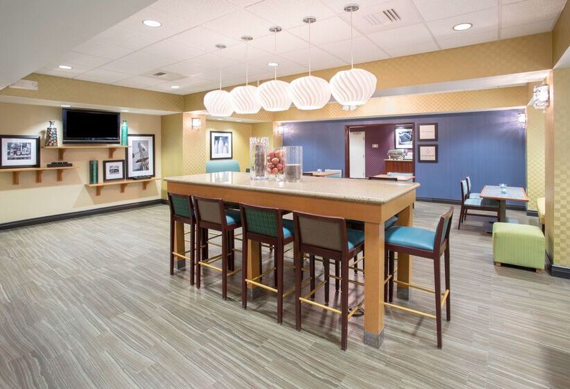 هتل Hampton Inn Santa Rosa