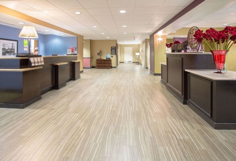 هتل Hampton Inn Santa Rosa