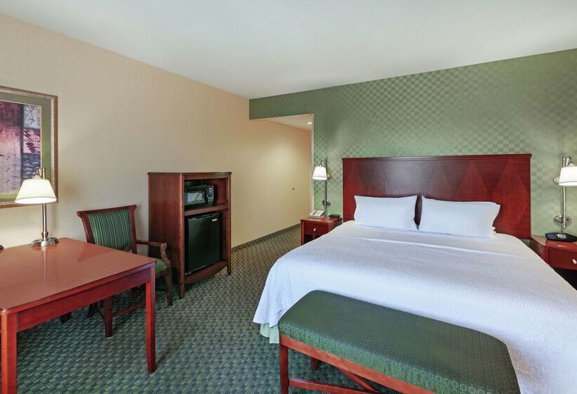 Отель Hampton Inn & Suites El Paso West