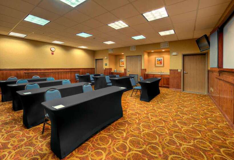 هتل Hampton Inn & Suites Palmdale