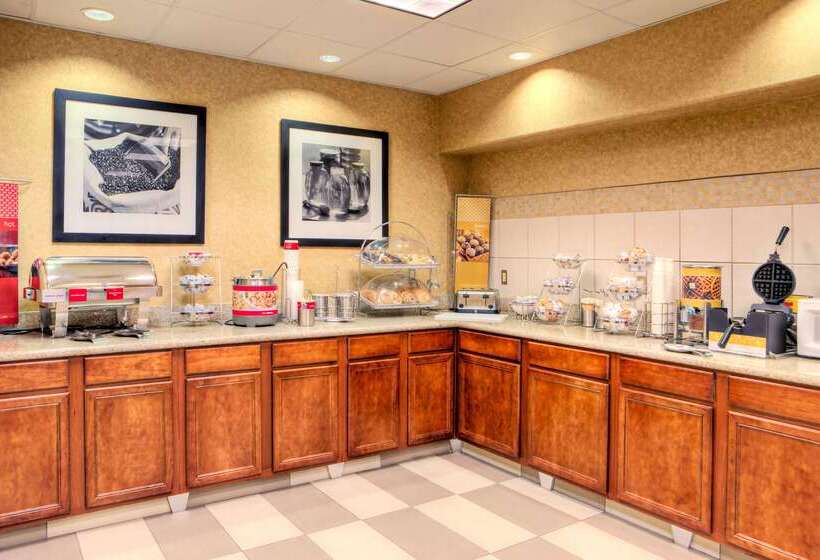 هتل Hampton Inn & Suites Palmdale