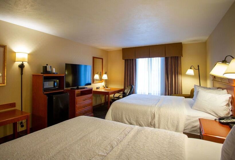 هتل Hampton Inn Waterloo Cedar Valley