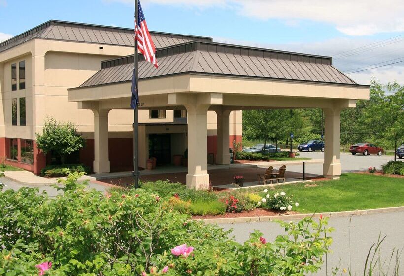 هتل Hampton Inn White River Junction