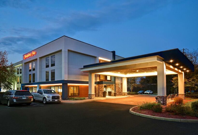 هتل Hampton Inn White River Junction