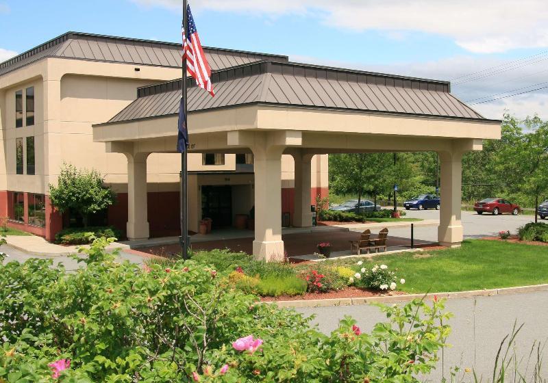 هتل Hampton Inn White River Junction