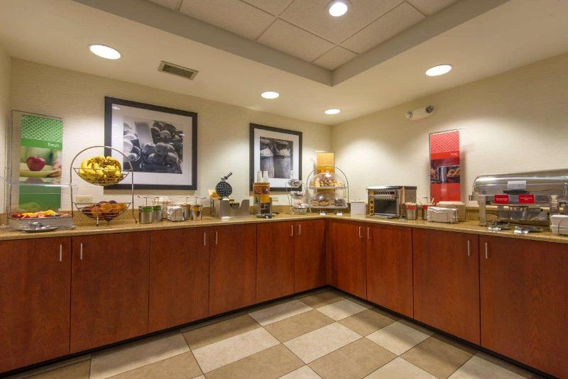 هتل Hampton Inn White River Junction