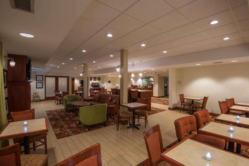 هتل Hampton Inn White River Junction