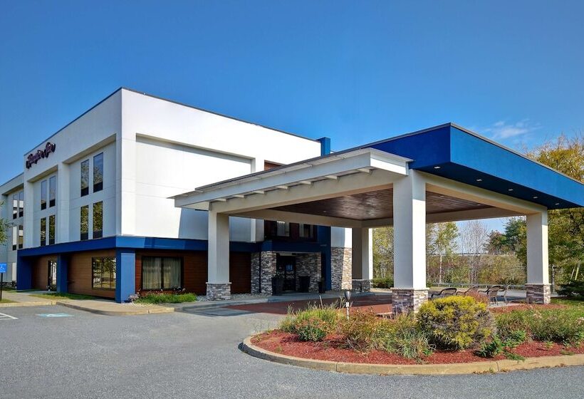 هتل Hampton Inn White River Junction