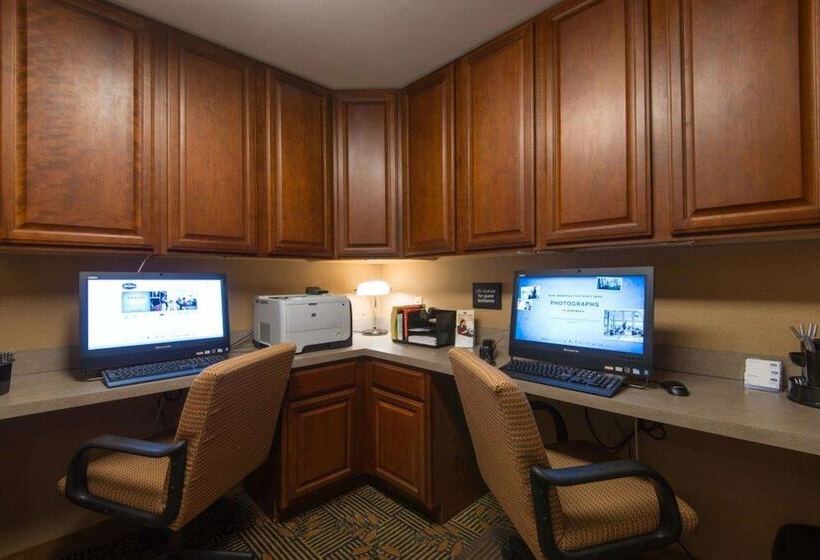 هتل Hampton Inn White River Junction