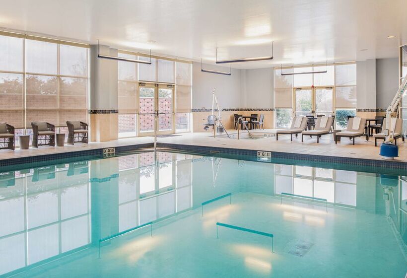 هتل Hilton Columbus/polaris