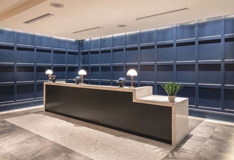 هتل Hilton Columbus/polaris