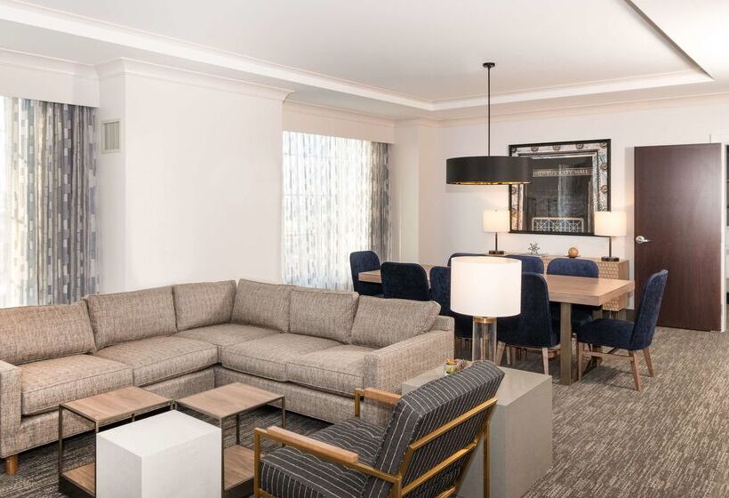 هتل Hilton Columbus/polaris