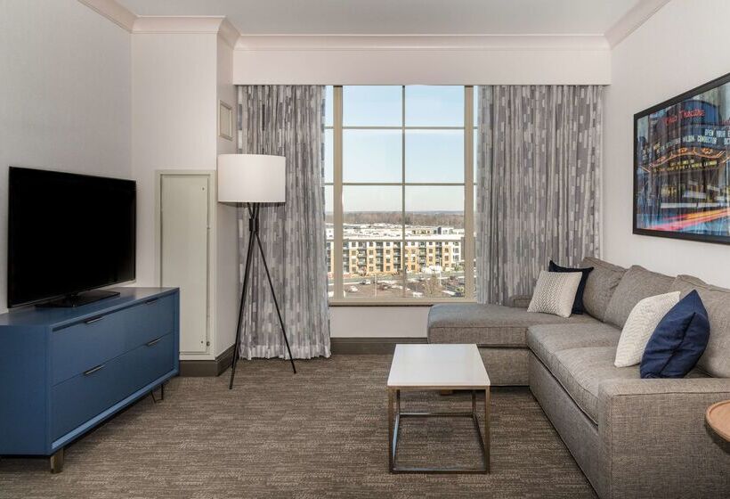 هتل Hilton Columbus/polaris
