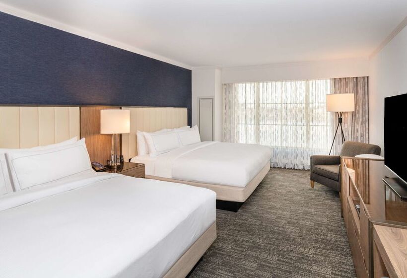 هتل Hilton Columbus/polaris