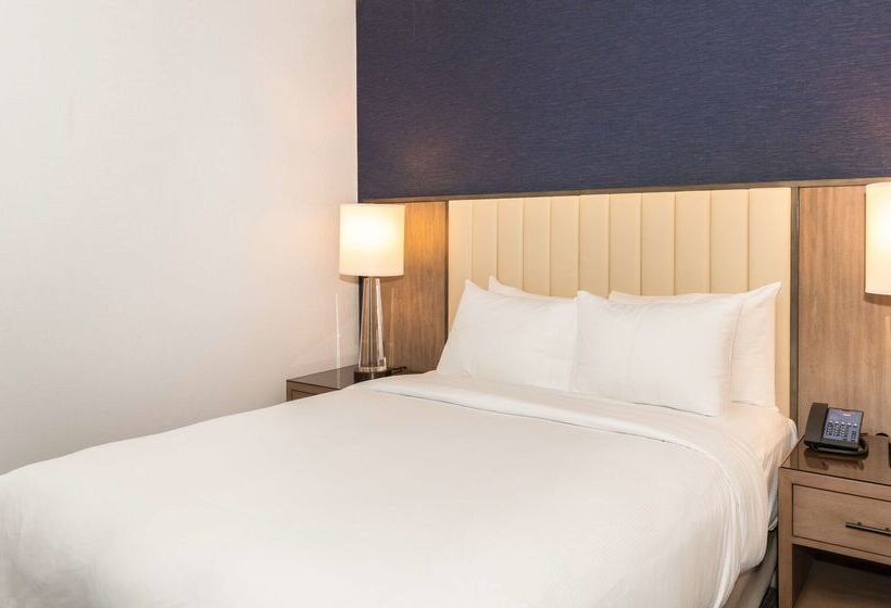 هتل Hilton Columbus/polaris