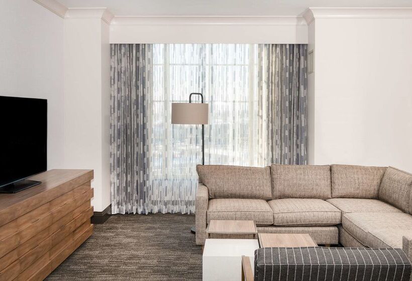 هتل Hilton Columbus/polaris
