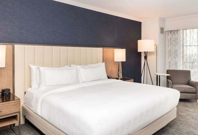 هتل Hilton Columbus/polaris