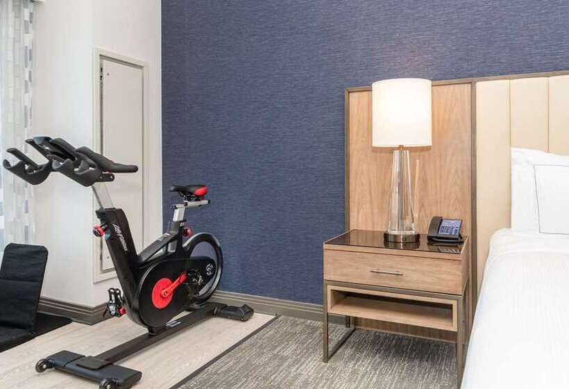 هتل Hilton Columbus/polaris