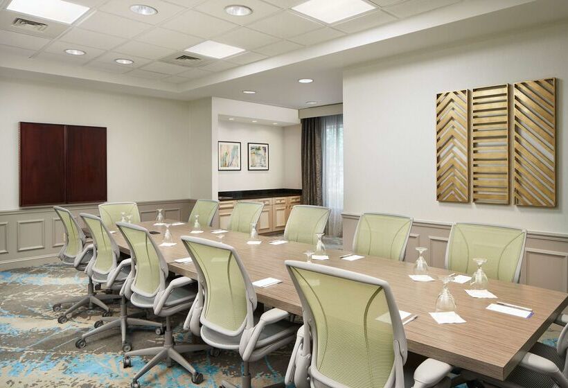 هتل Hilton Garden Inn Columbus