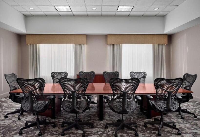 هتل Hilton Garden Inn Detroit Downtown