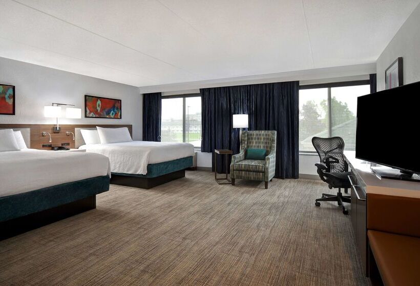 هتل Hilton Garden Inn Detroit Metro Airport