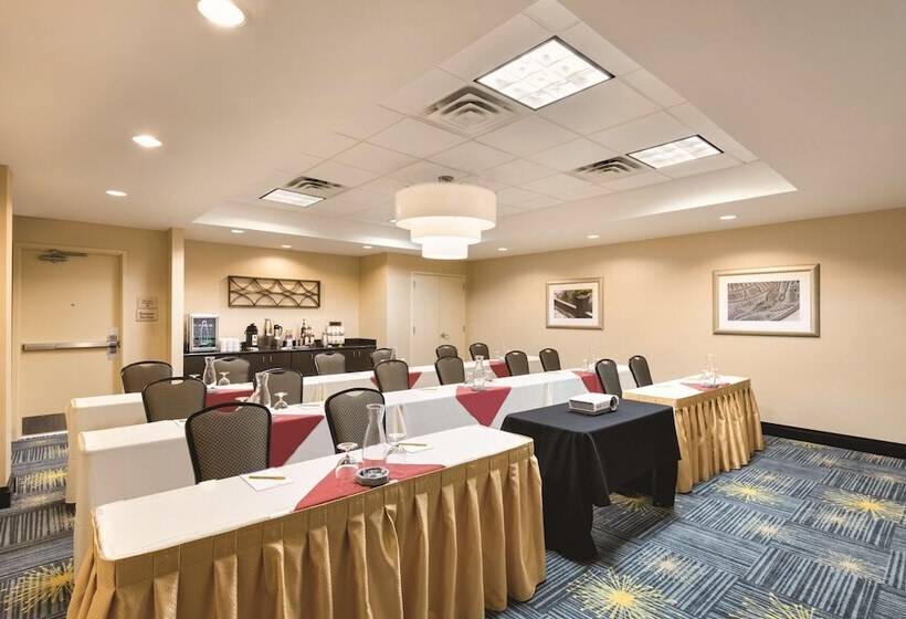Отель Hilton Garden Inn Fargo
