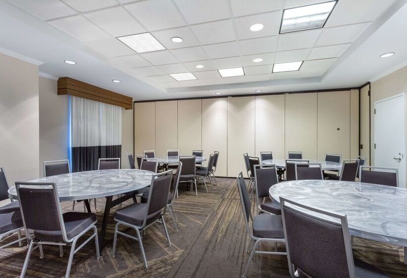 هتل Hilton Garden Inn Islip/macarthur Airport