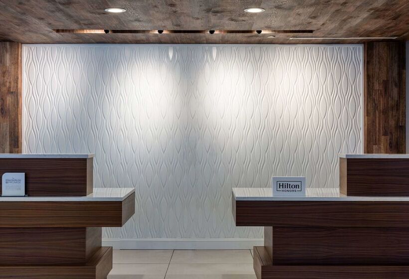 هتل Hilton Garden Inn Islip/macarthur Airport