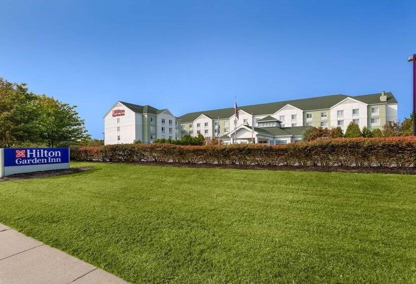 هتل Hilton Garden Inn Islip Macarthur Airport