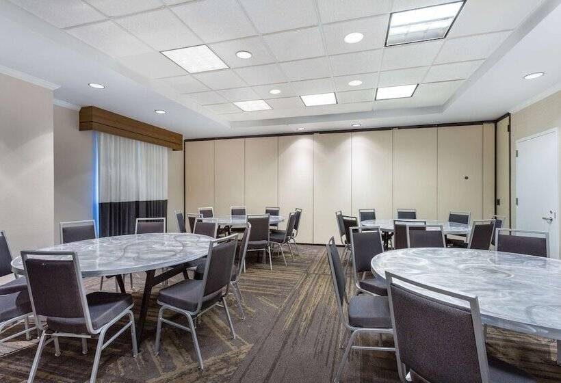 هتل Hilton Garden Inn Islip/macarthur Airport