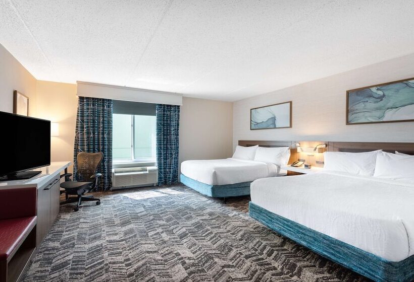 هتل Hilton Garden Inn Islip Macarthur Airport