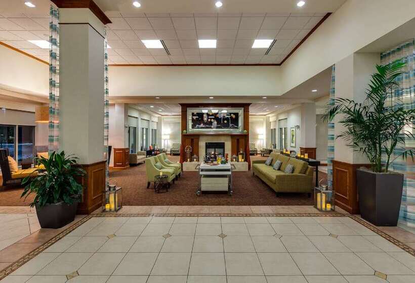 هتل Hilton Garden Inn Lake Forest Mettawa