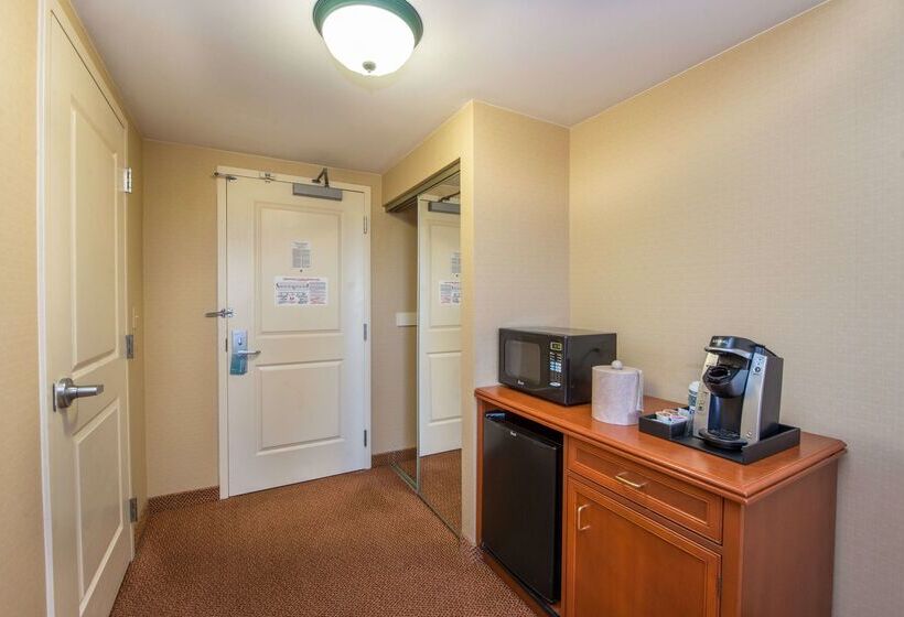هتل Hilton Garden Inn Fishkill