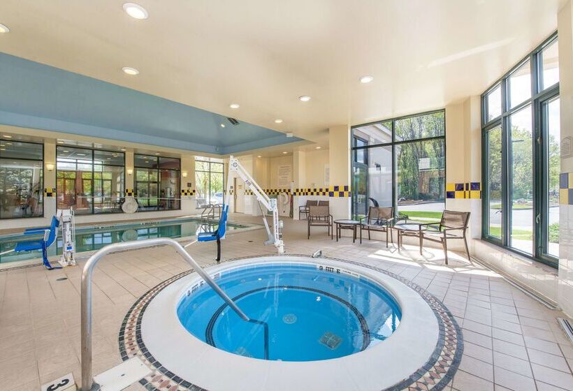 هتل Hilton Garden Inn Fishkill