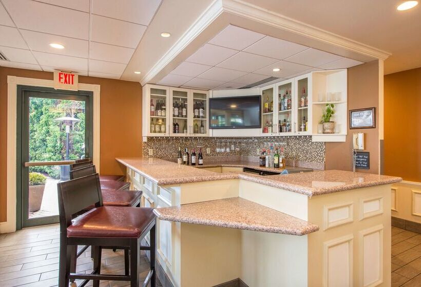 هتل Hilton Garden Inn Fishkill