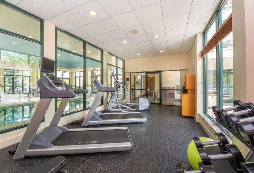 هتل Hilton Garden Inn Fishkill